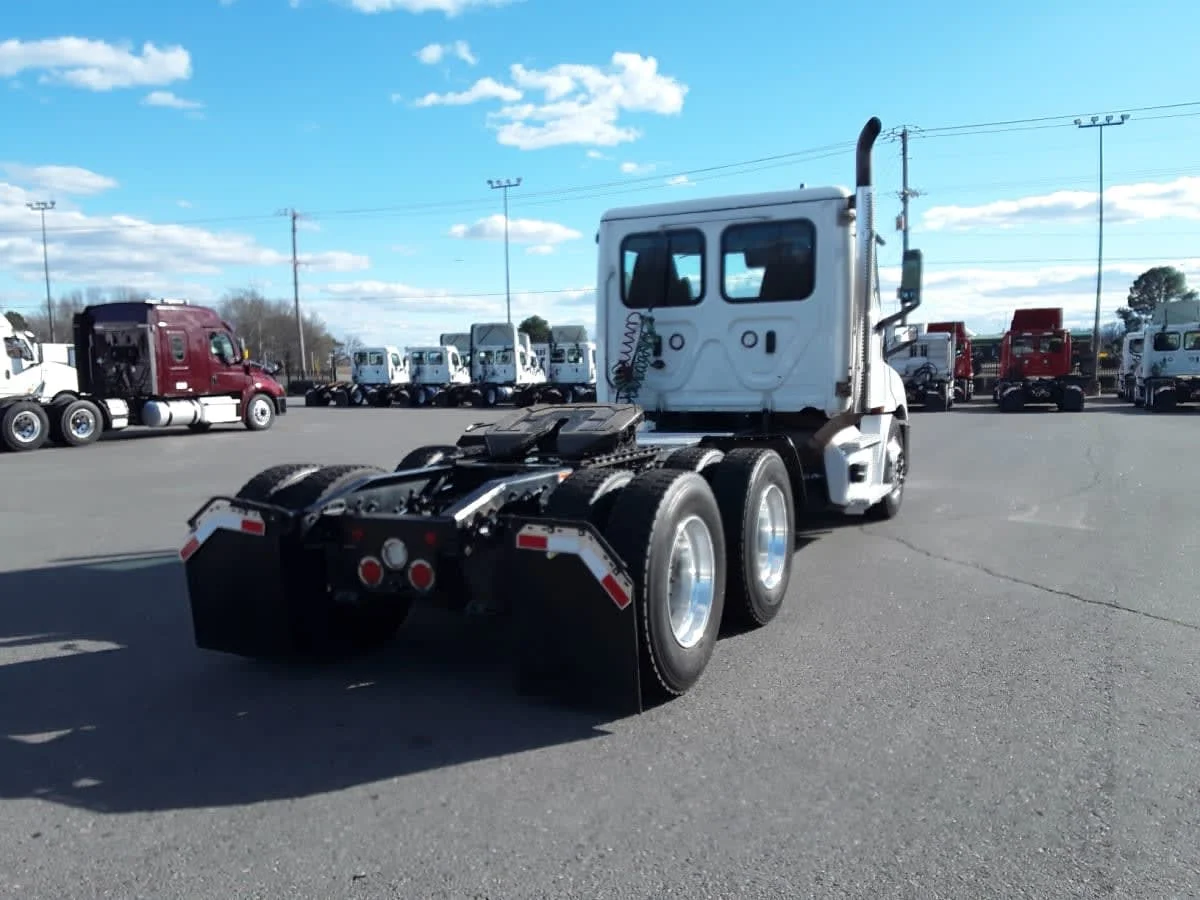 2021 Freightliner Cascadia - image 4