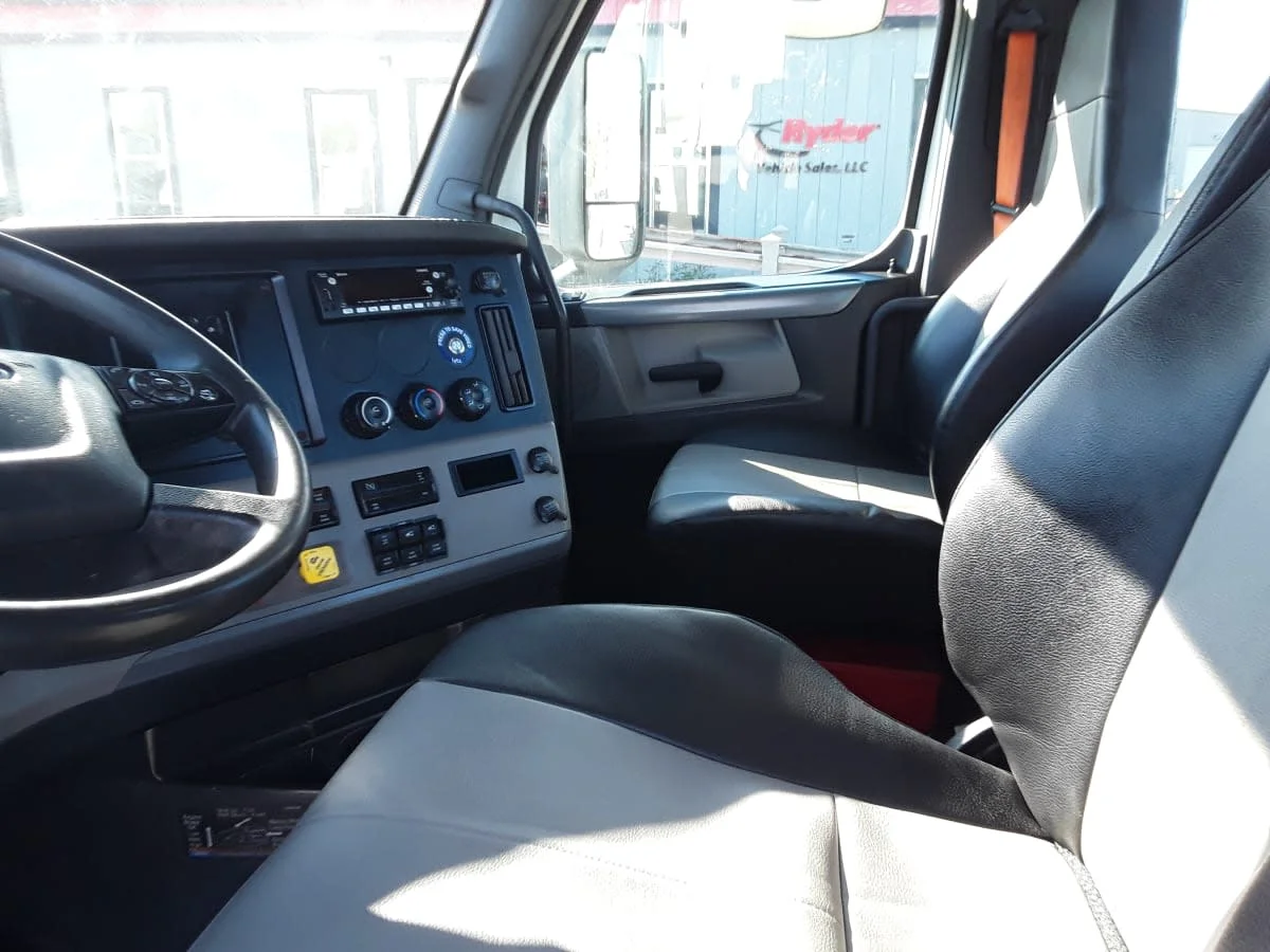 2021 Freightliner Cascadia in North Little Rock, AR — photo 7