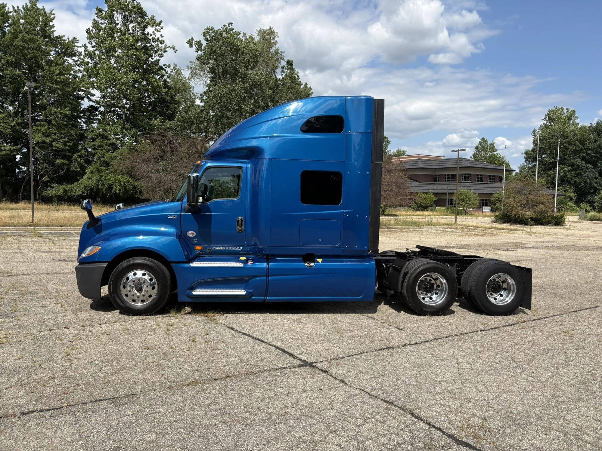 2022 International LT in West Michigan International, MI — photo 2