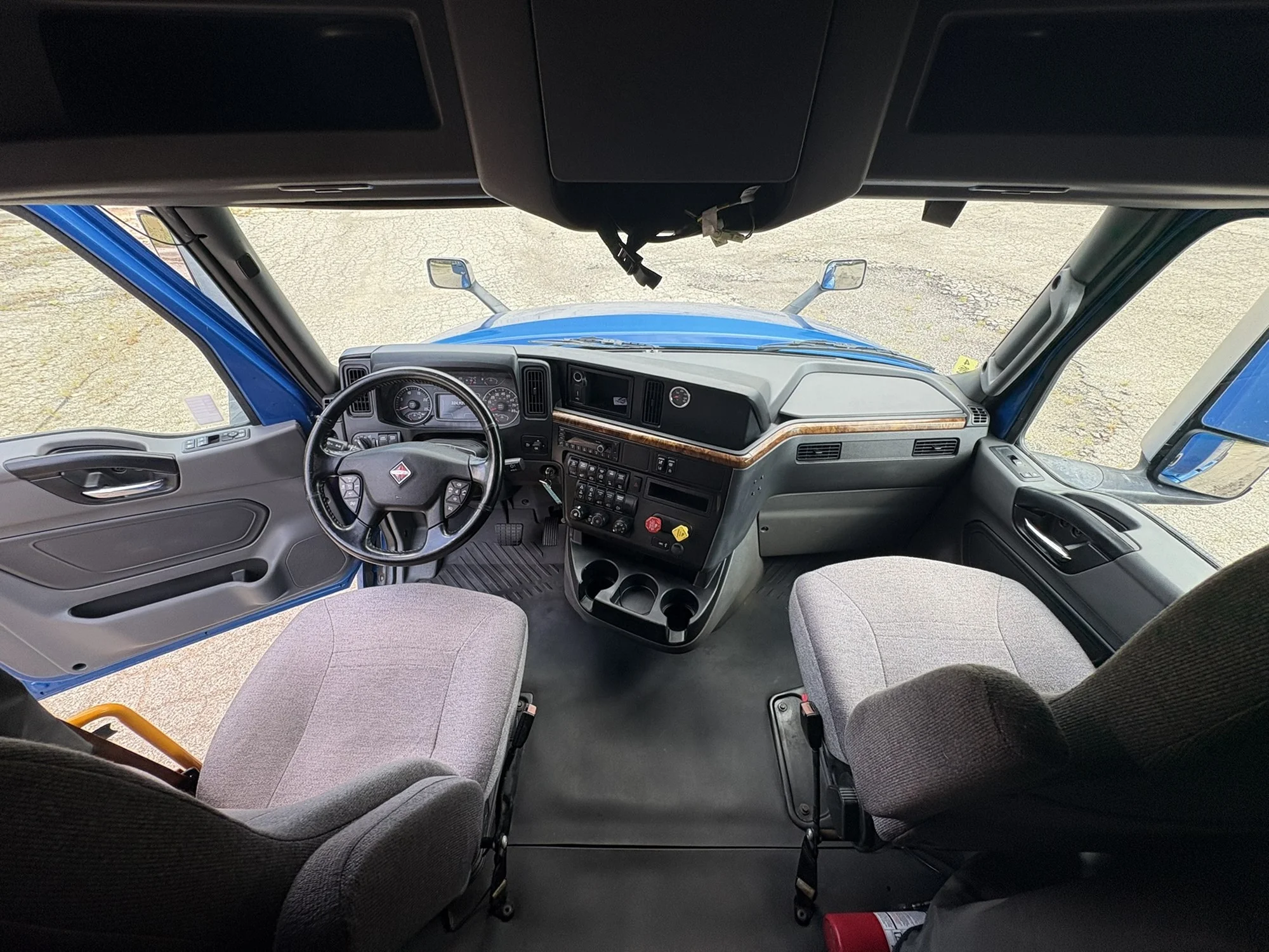 2022 International LT in West Michigan International, MI — photo 17