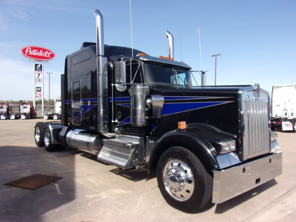 2021 Kenworth W900 in Fort Smith, AR — photo 3