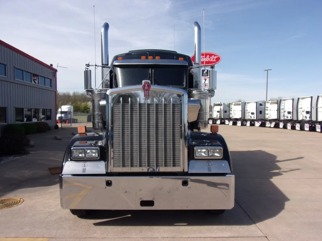 2021 Kenworth W900 in Fort Smith, AR — photo 2