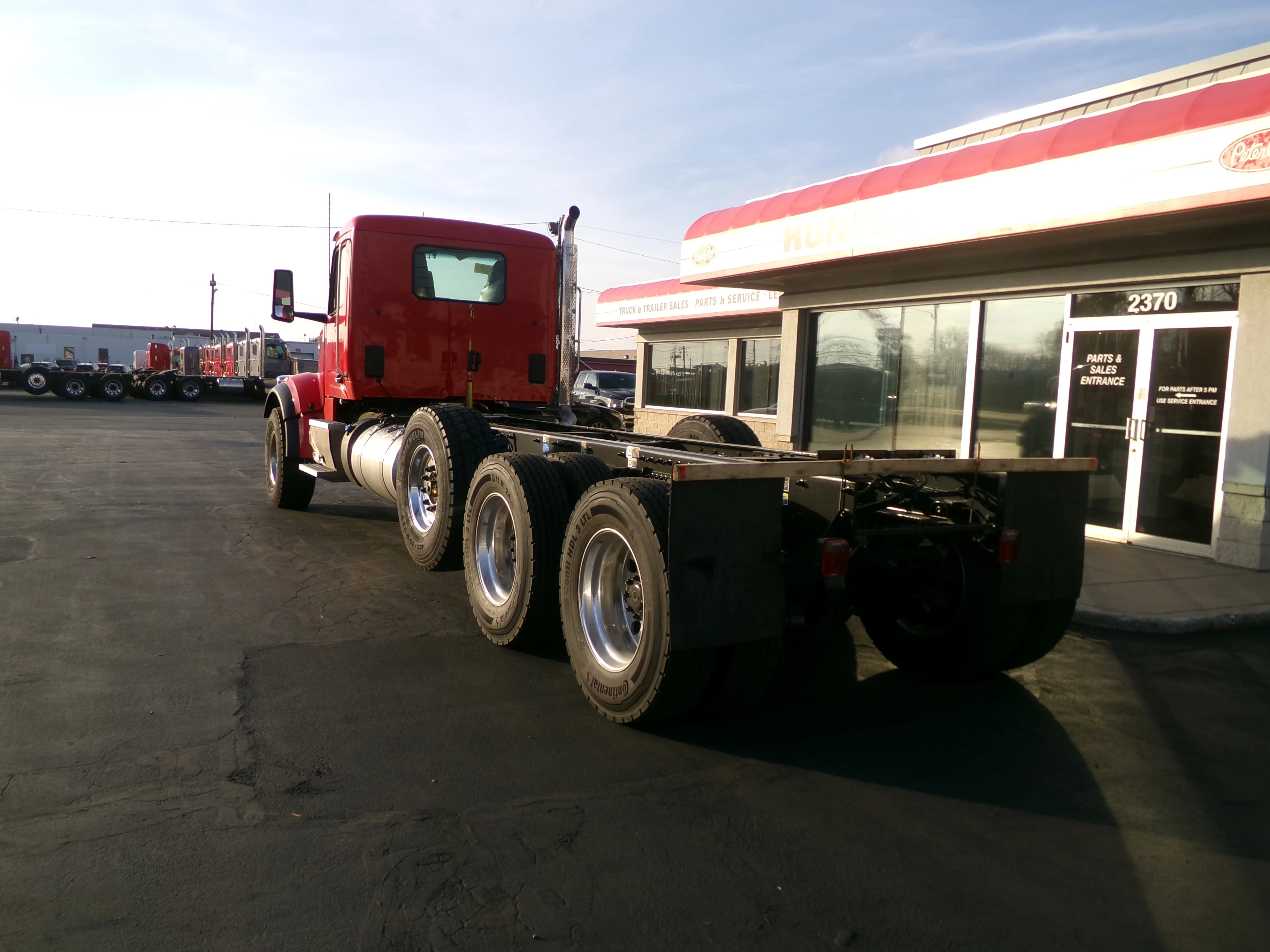 2025 Peterbilt 567 - image 3