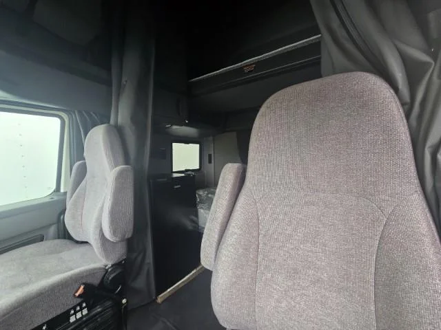 2024 International LT - image 9