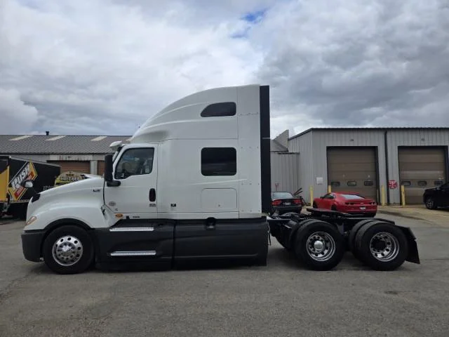 2024 International LT - image 7