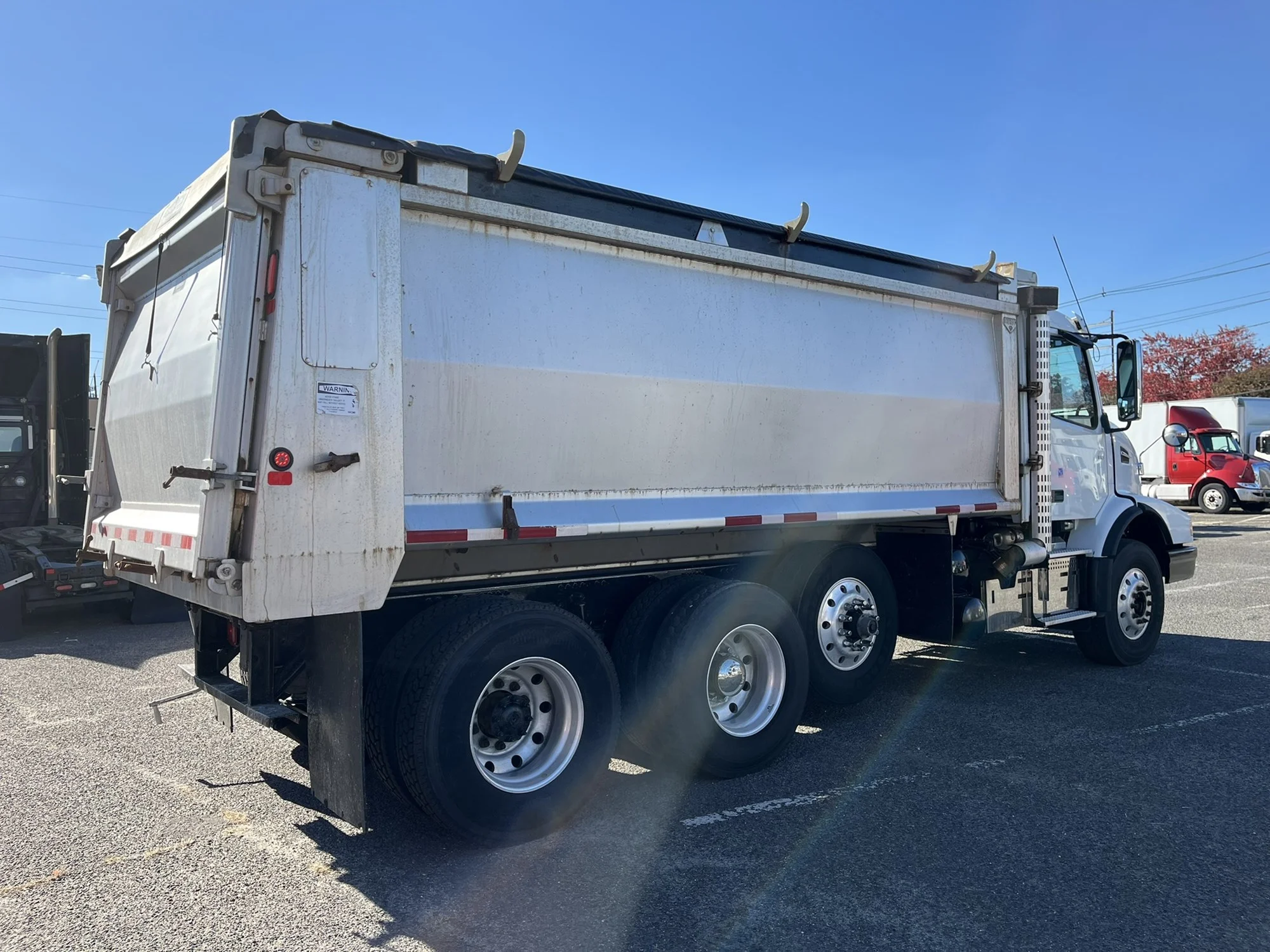 2019 Volvo VHD 300 in New Castle, DE — photo 4