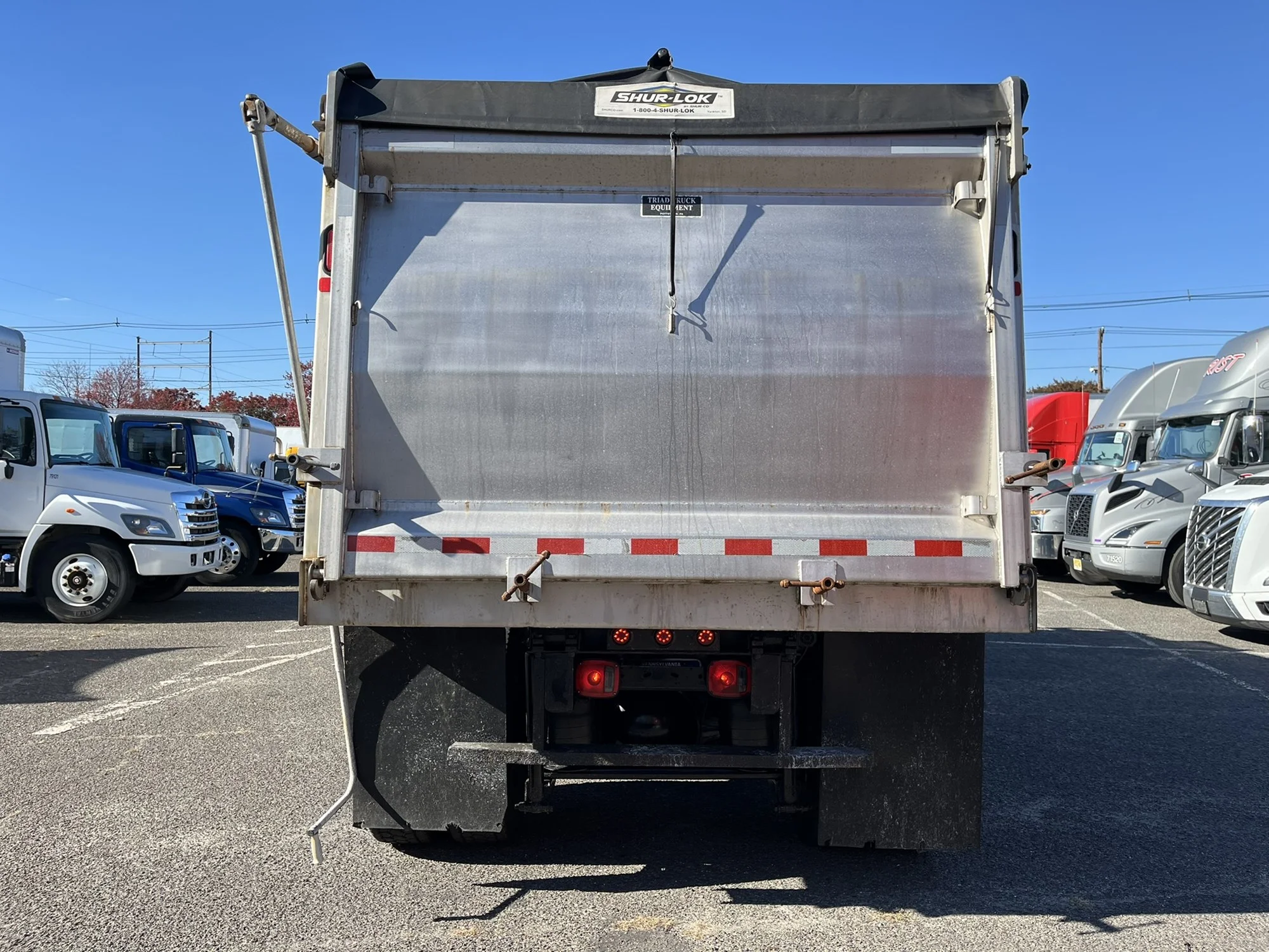 2019 Volvo VHD 300 in Lebanon, PA — photo 5