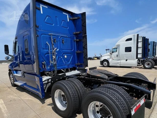 2024 Freightliner Cascadia in Location: Omaha, NE — photo 3