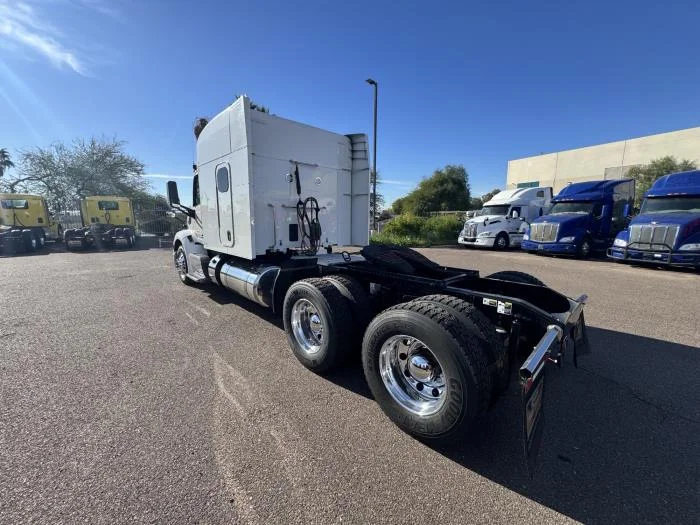 2022 Peterbilt 579 - image 4