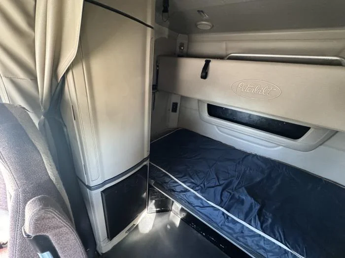 2022 Peterbilt 579 - image 15