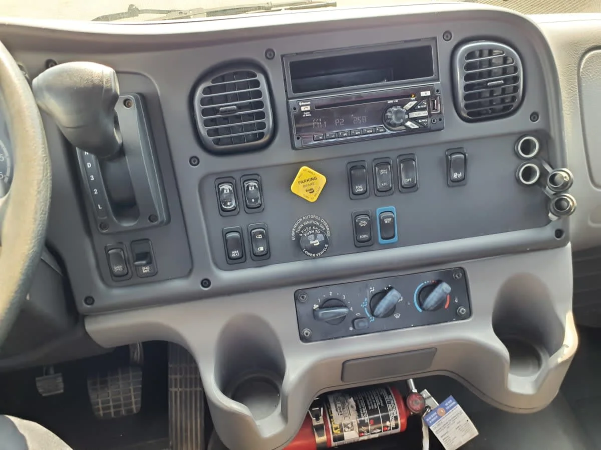 2020 Freightliner M2 106 in Springfield, MA — photo 7