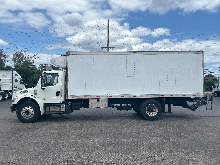 2020 Freightliner eM2 in Chicago (Melrose Park), IL — photo 4