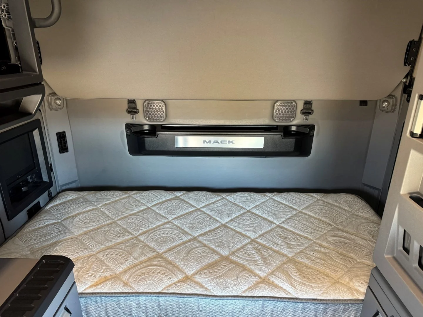 2020 MACK AN64T - USED TRUCKS SLEEPER - image 19