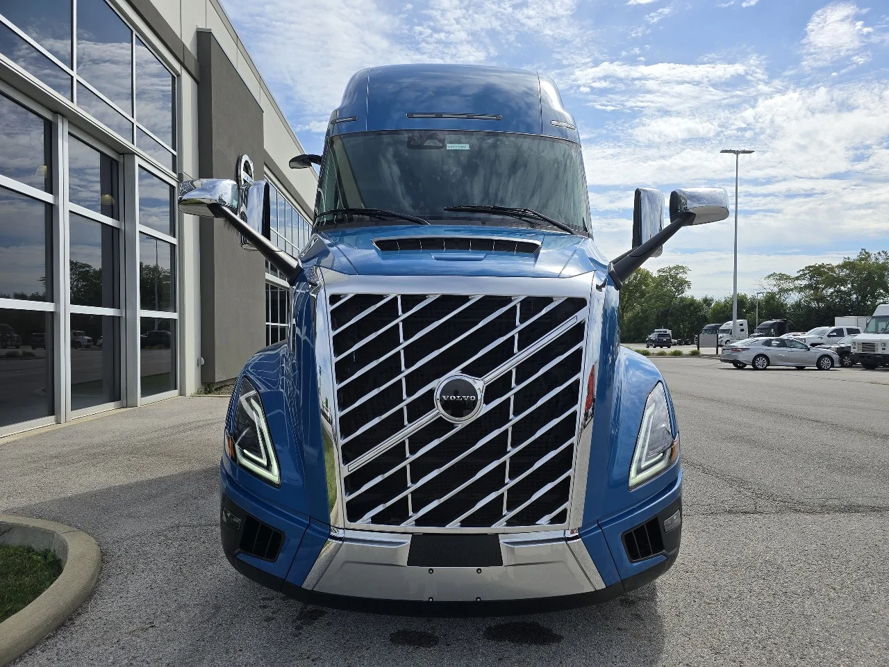 2026 Volvo VNL 860 in Toledo, OH — photo 2