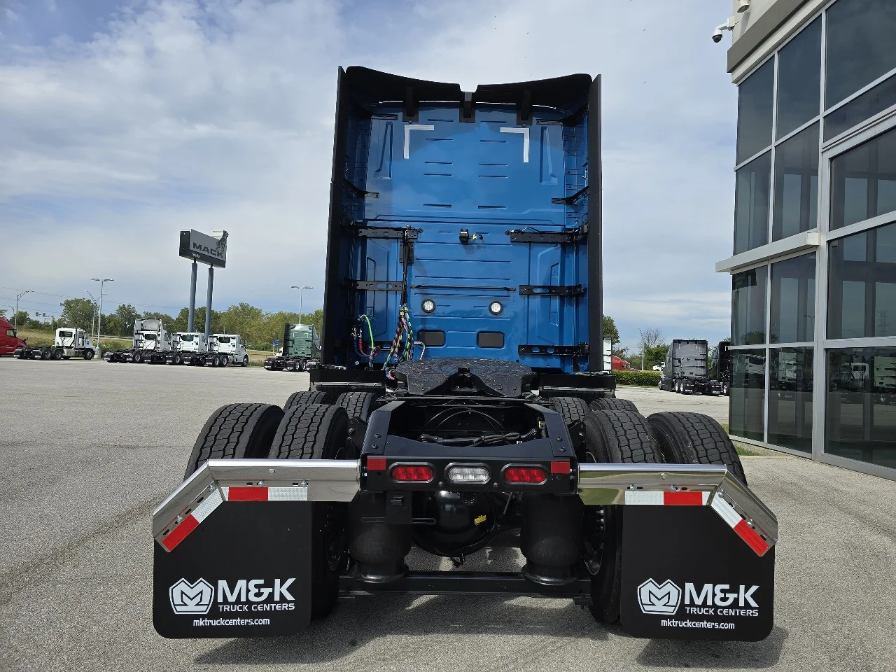 2026 Volvo VNL 860 in Toledo, OH — photo 5