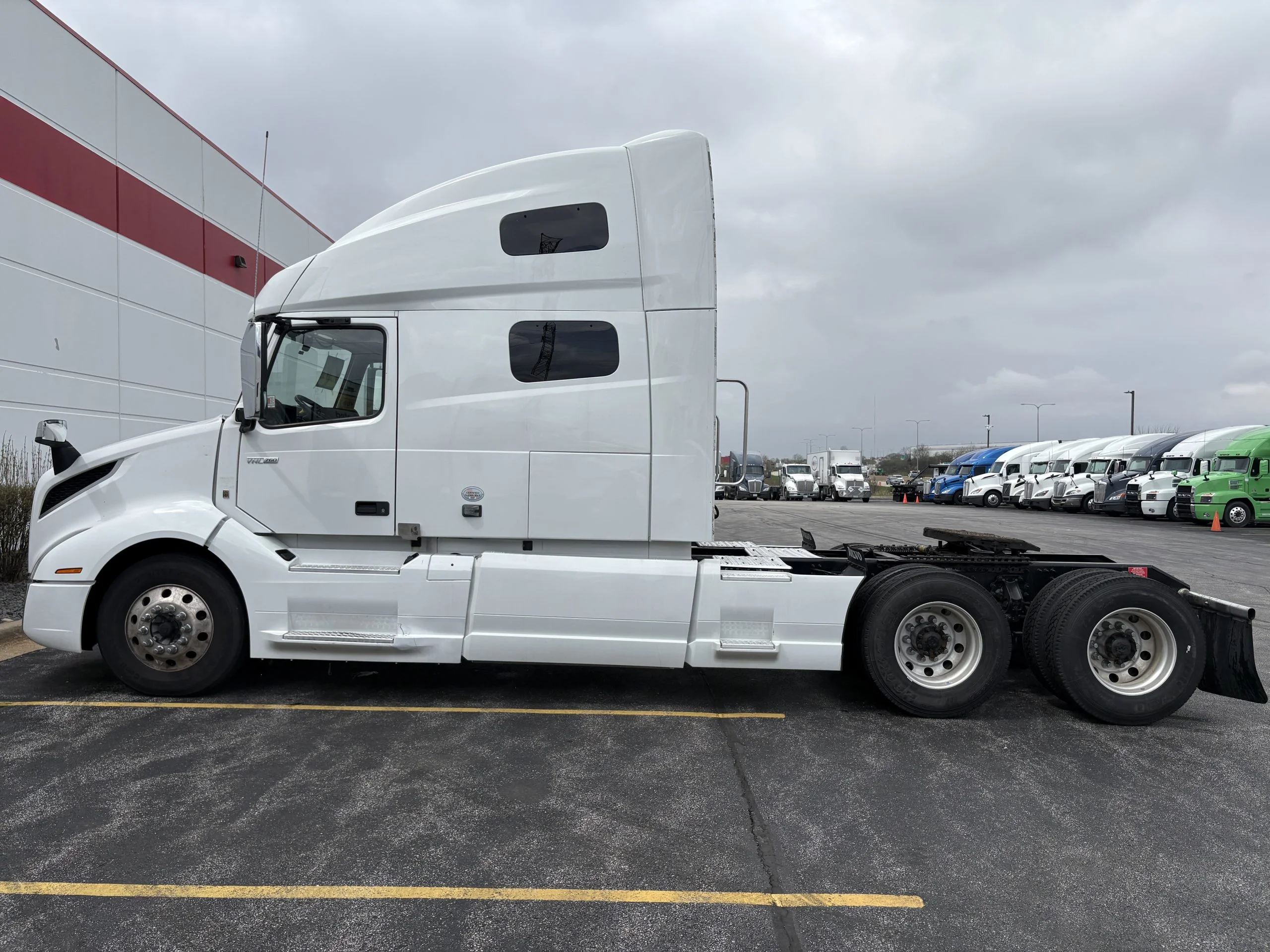 2022 Volvo VNL 760 in Mokena, IL — photo 6