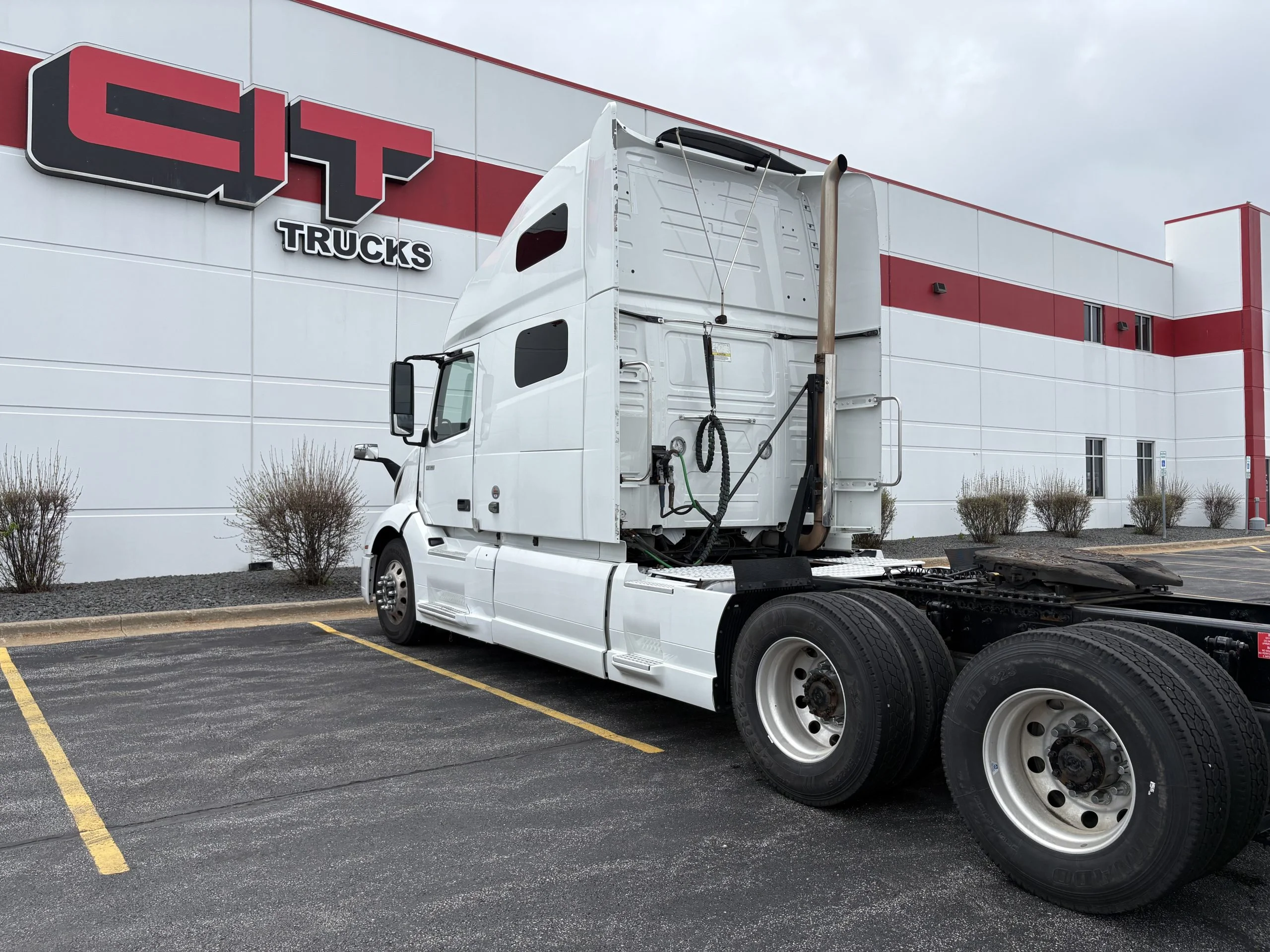 2022 Volvo VNL 760 in Mokena, IL — photo 5