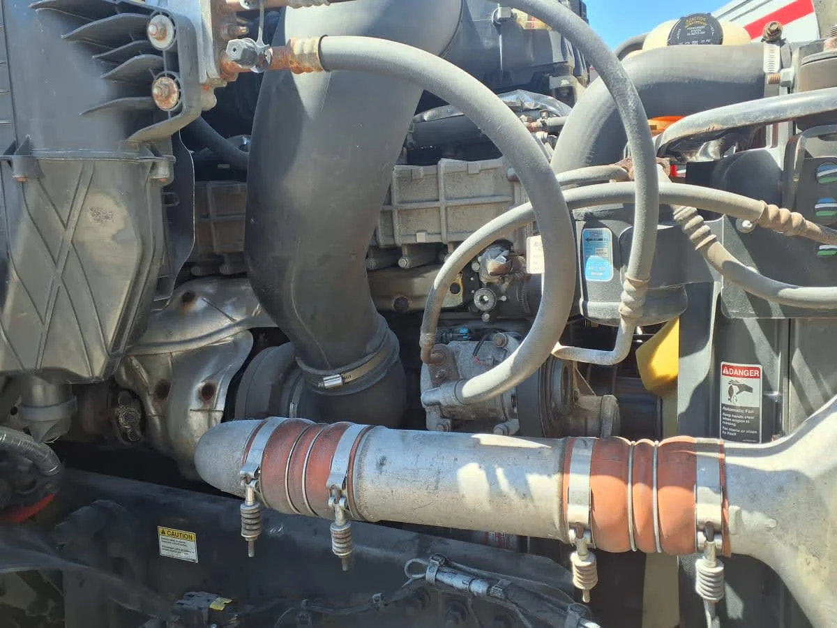 2019 Freightliner Cascadia - image 9