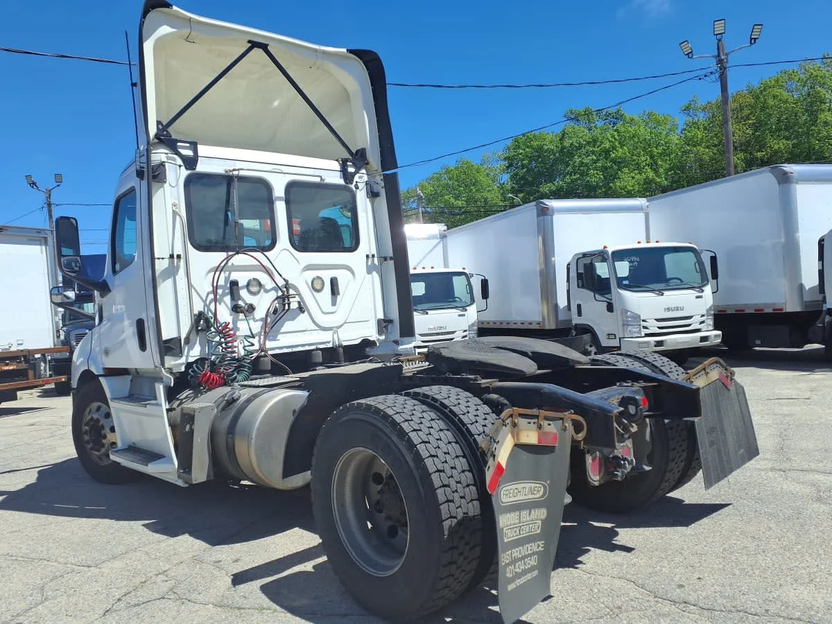 2019 Freightliner Cascadia - image 6