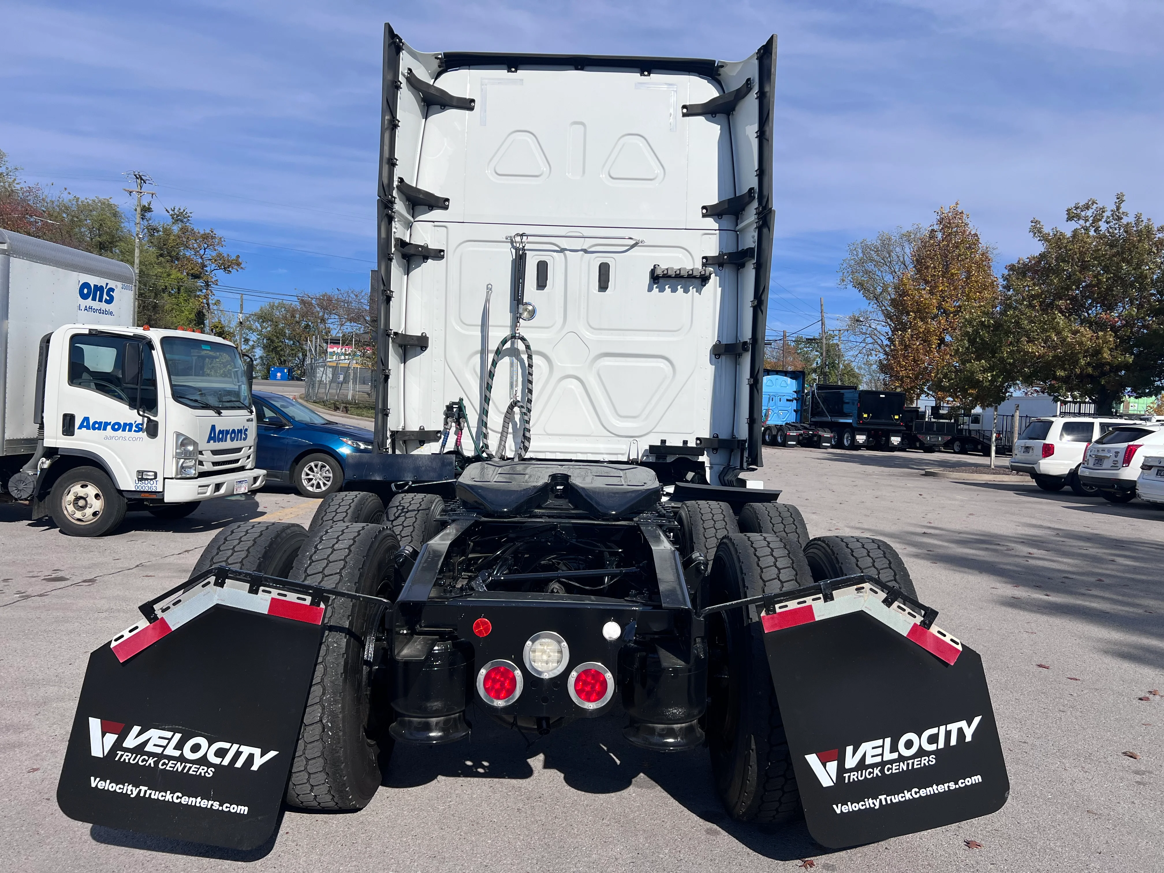 2021 Freightliner Cascadia in Nashville Isuzu, TN — photo 5