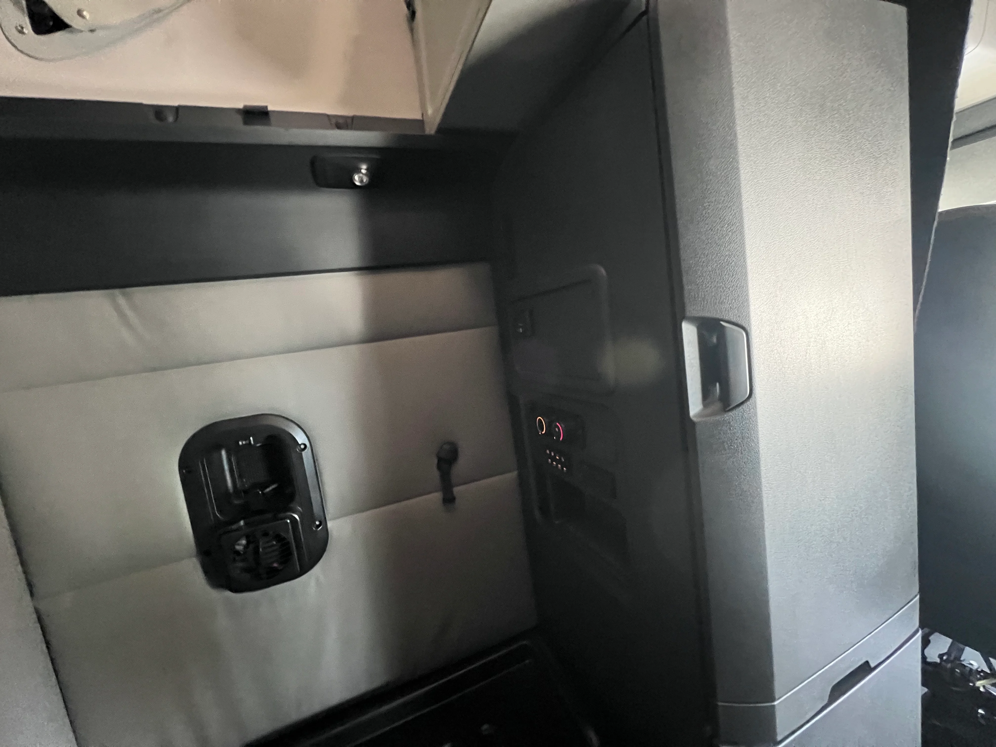 2021 Freightliner Cascadia in Nashville Isuzu, TN — photo 24
