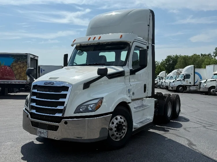 2019 Freightliner Cascadia in Baltimore, MD — photo 3