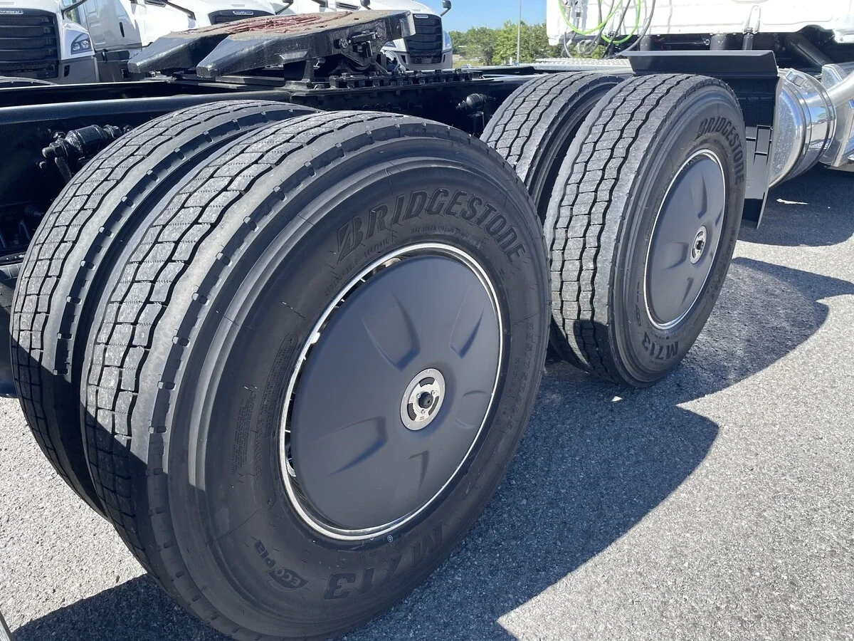 2027 Freightliner Cascadia — photo 9