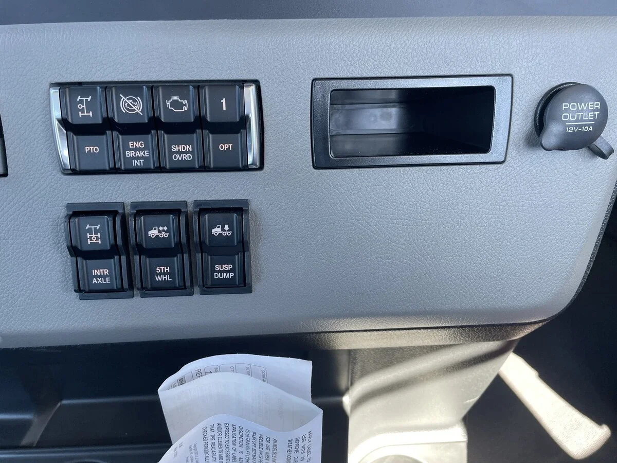 2027 Freightliner Cascadia — photo 30