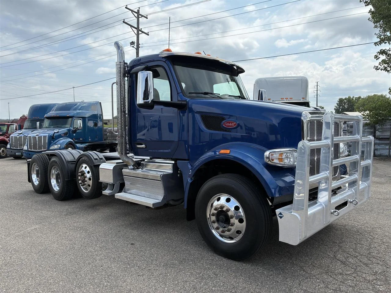 2023 Peterbilt 567 in South St. Paul, MN — photo 2