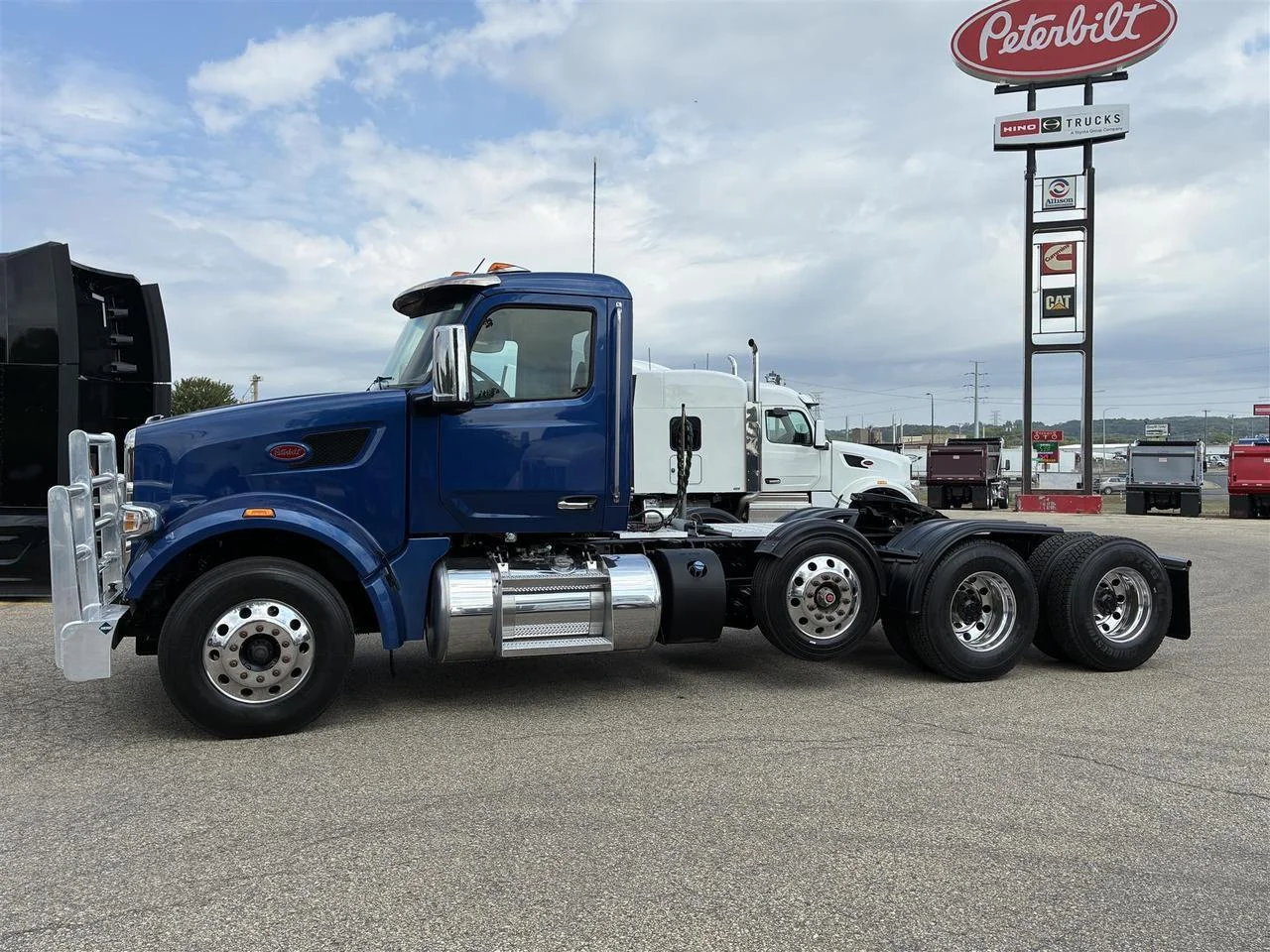 2023 Peterbilt 567 in South St. Paul, MN — photo 3