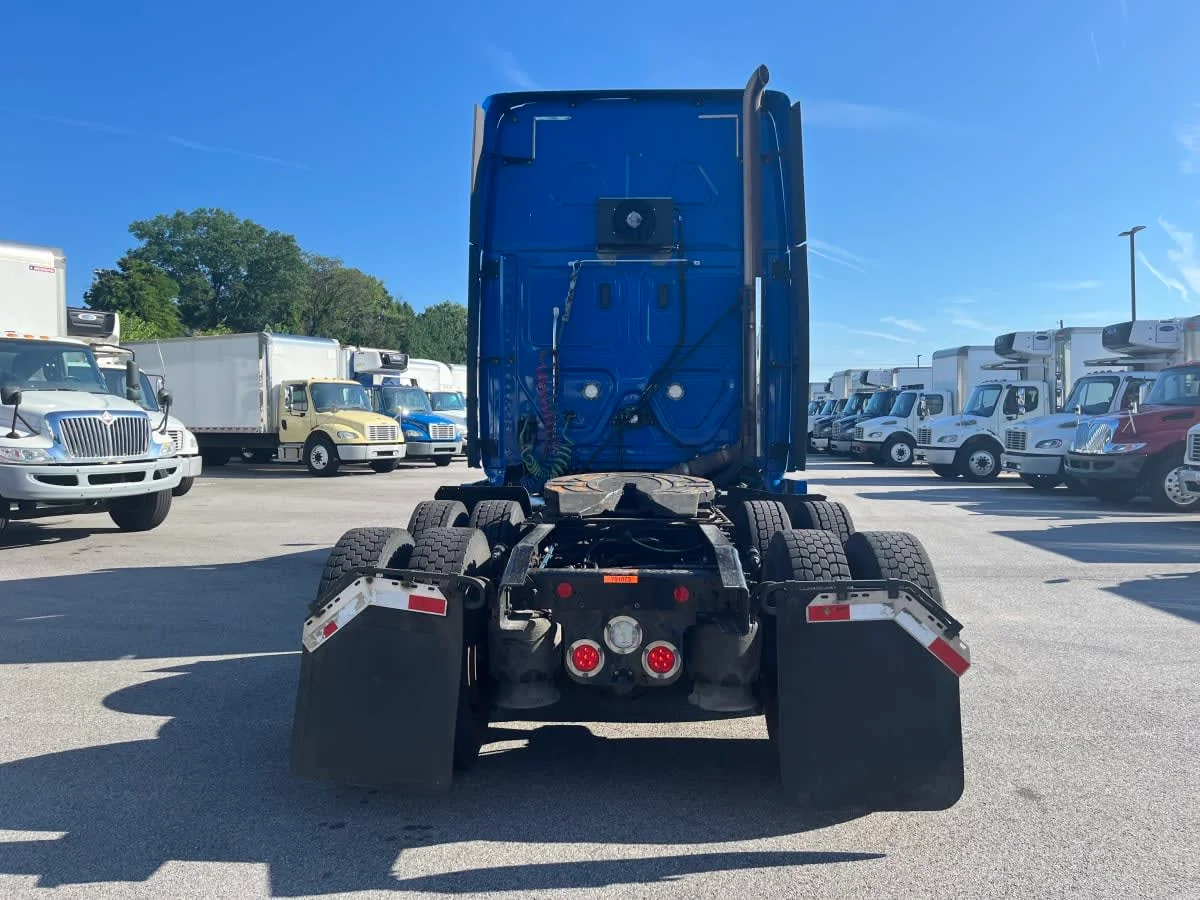 2019 Freightliner Cascadia in Beltsville, MD — photo 5