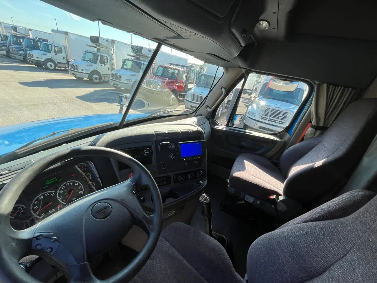 2019 Freightliner Cascadia in Beltsville, MD — photo 7