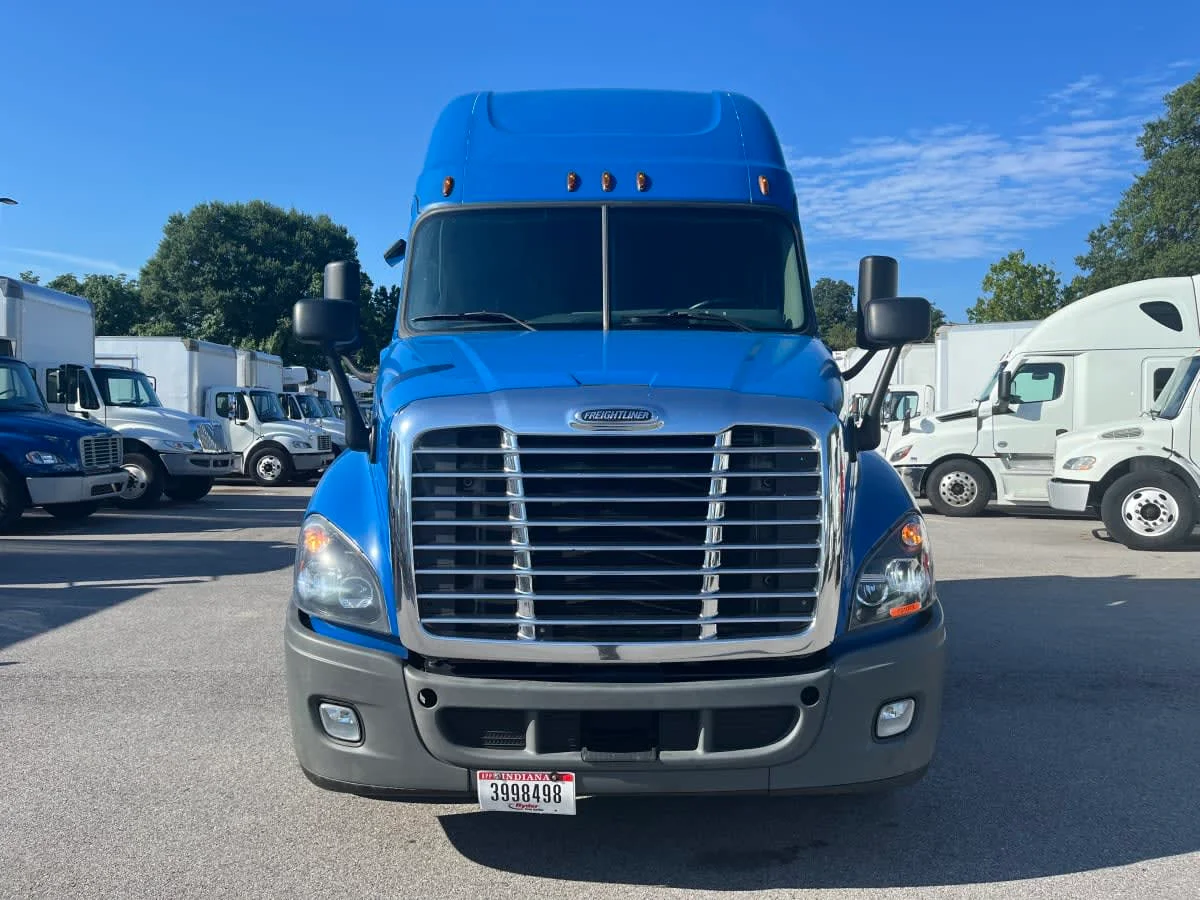 2019 Freightliner Cascadia in Beltsville, MD — photo 2