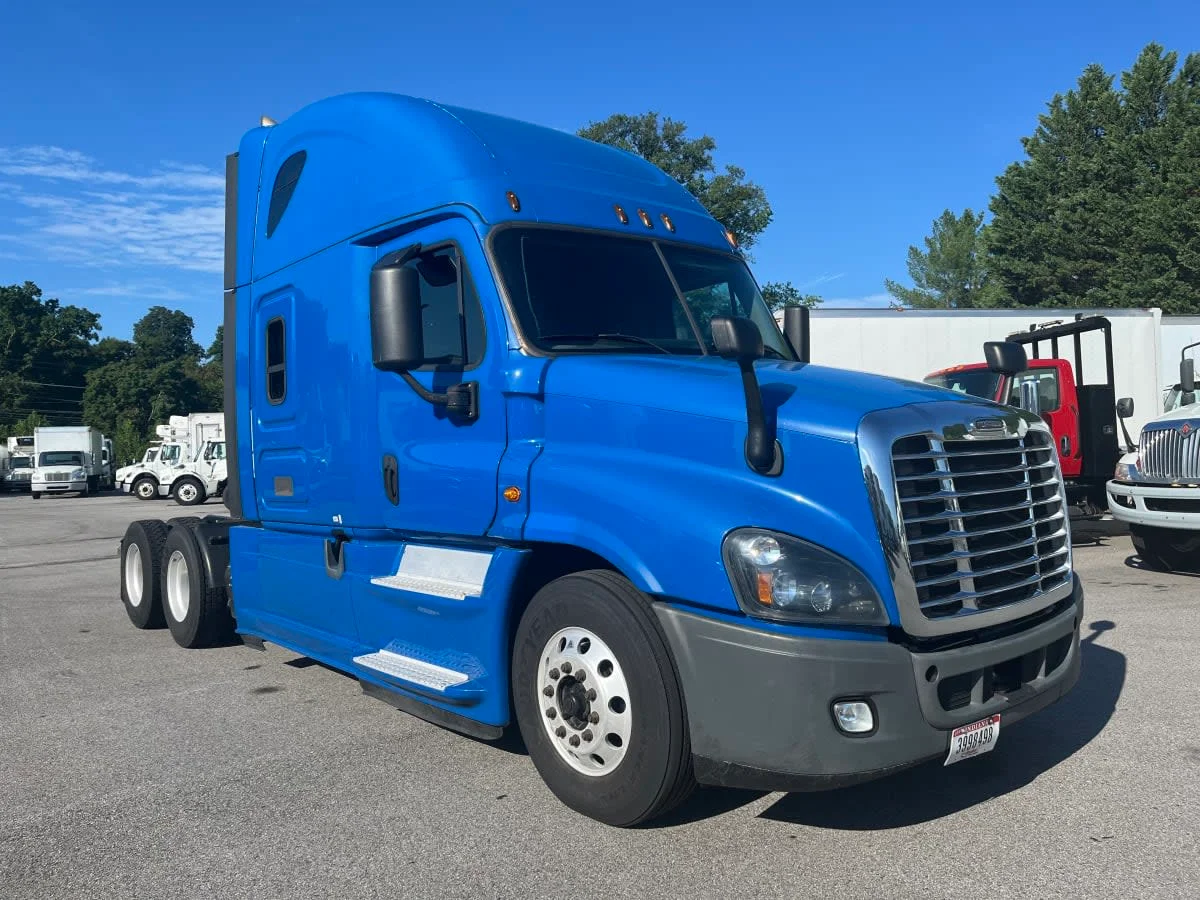 2019 Freightliner Cascadia in Beltsville, MD — photo 3