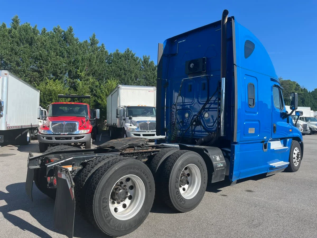 2019 Freightliner Cascadia in Beltsville, MD — photo 4