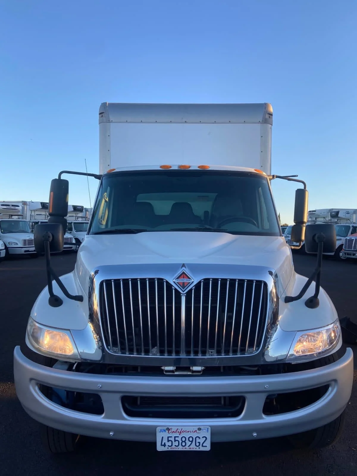 2018 International 4300 - image 2