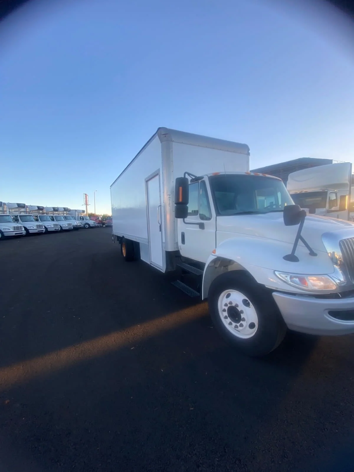 2018 International 4300 in West Sacramento, CA — photo 3