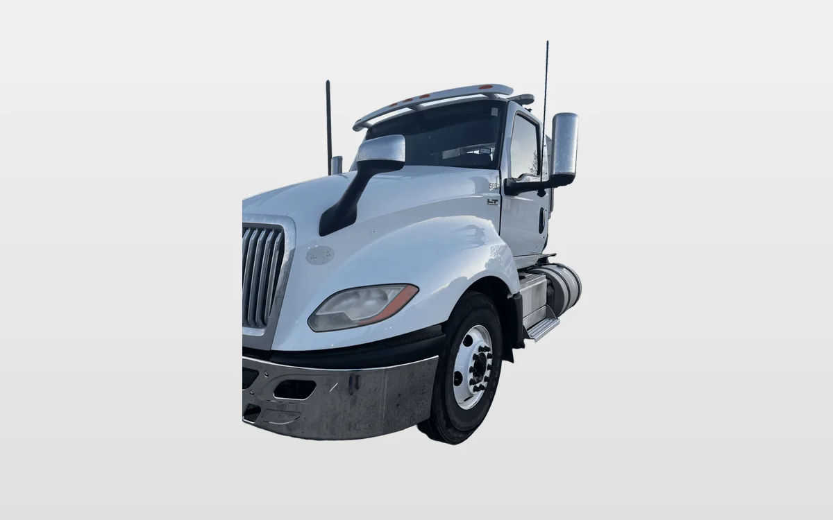 2018 International LT - image 1