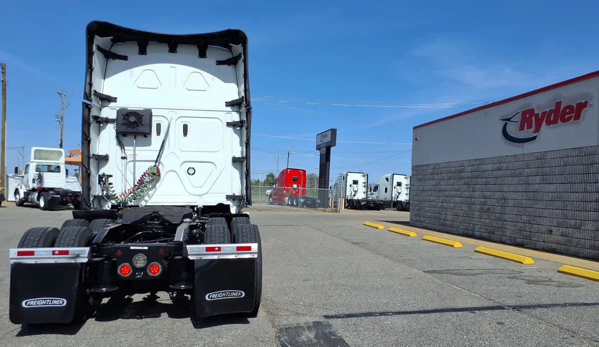 2022 Freightliner Cascadia - image 5