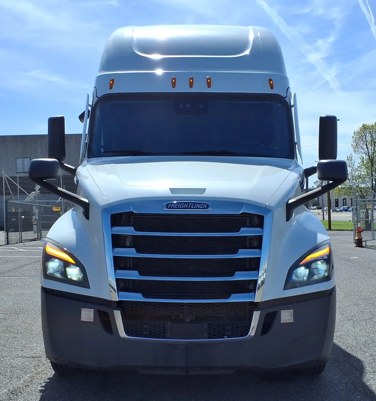 2022 Freightliner Cascadia - image 2
