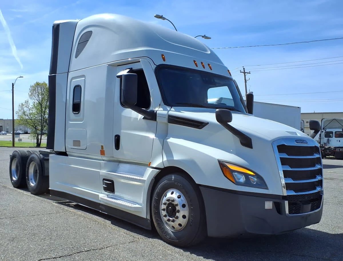 2022 Freightliner Cascadia - image 3