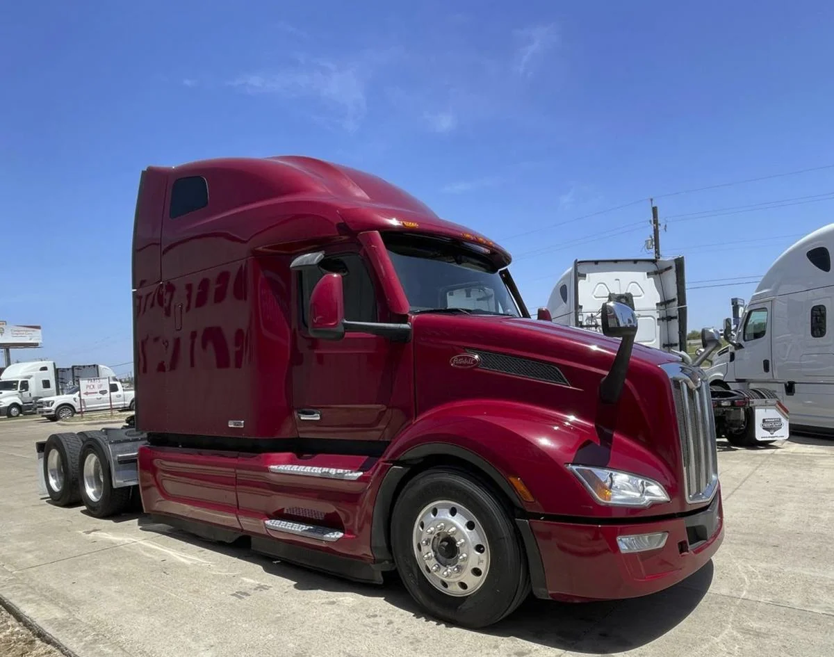 2023 Peterbilt 579