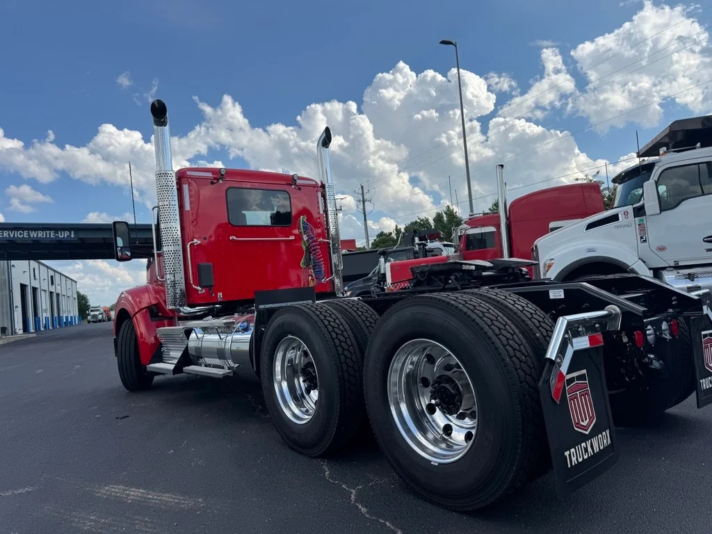 2027 Kenworth T880 in Jackson, MS — photo 2