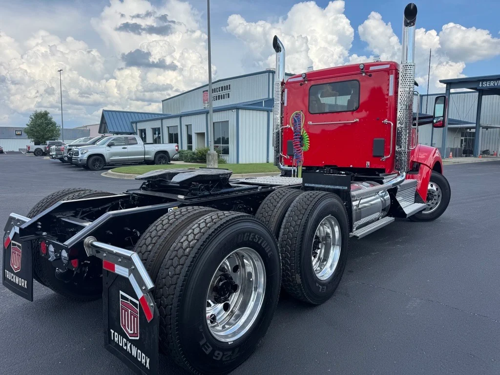 2027 Kenworth T880 in Jackson, MS — photo 3