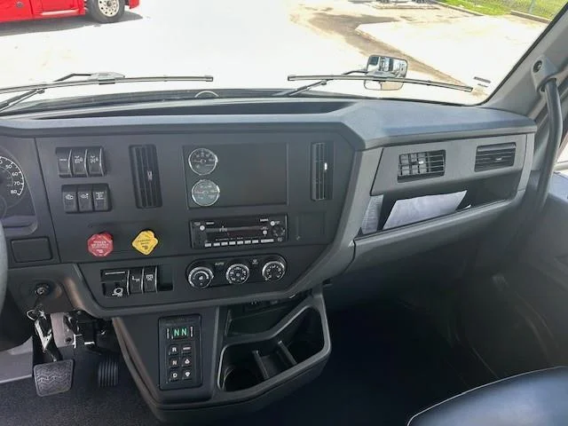 2027 Peterbilt 548 — photo 11