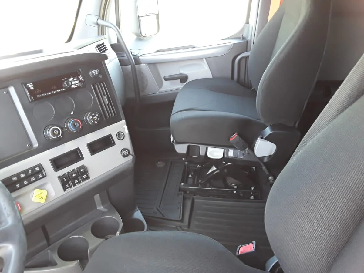 2020 Freightliner Cascadia in Altoona, IA — photo 7
