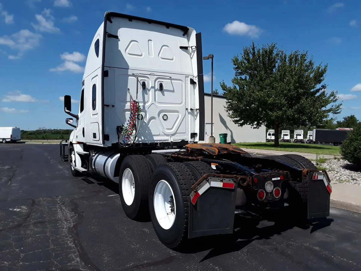 2020 Freightliner Cascadia in Altoona, IA — photo 6