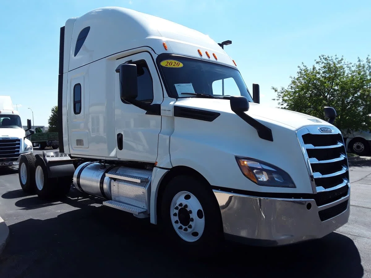 2020 Freightliner Cascadia in Altoona, IA — photo 3