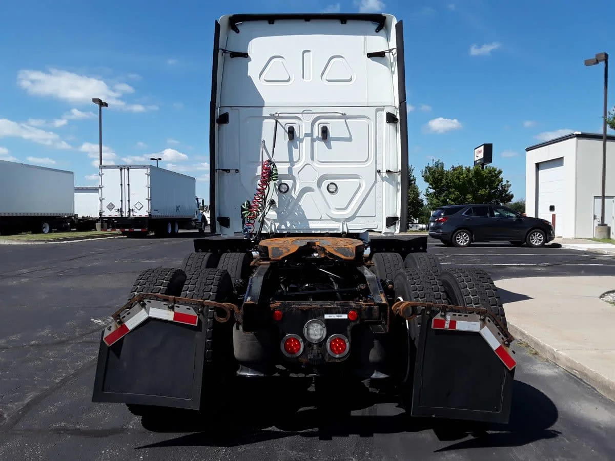 2020 Freightliner Cascadia in Altoona, IA — photo 5