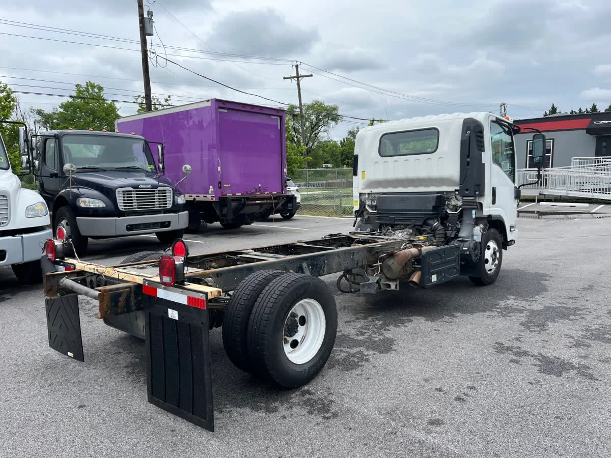 2019 Isuzu NPR - image 4